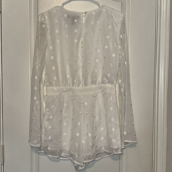 WHITE FLORAL ROMPER WITH BELL SLEEVES - Picture 4 of 14